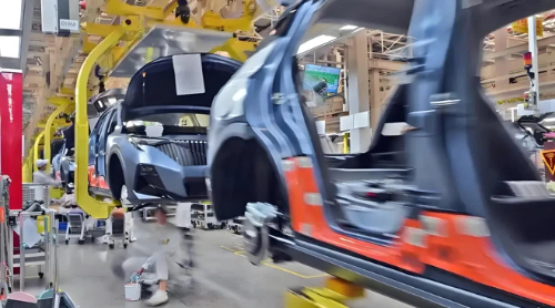 Rattle consistency control for off-line vehicles at manufacturing plant